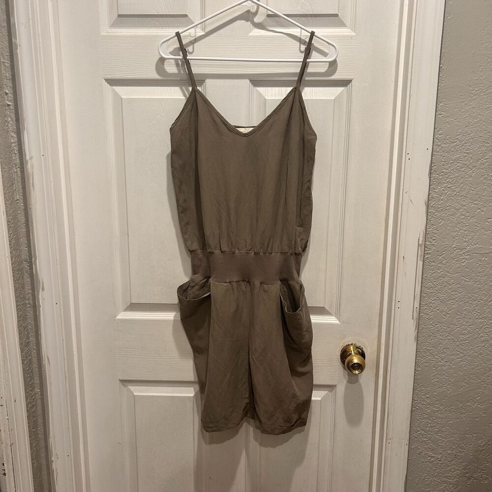 Gold Hawk Wome's Khaki Silk Linen Romper Y2K‎ Beachy Boho Festival Quiet Luxury